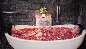 flower-bath-ubud-couple-spa-ritual-jaens-spa-fresh-petals-balinese